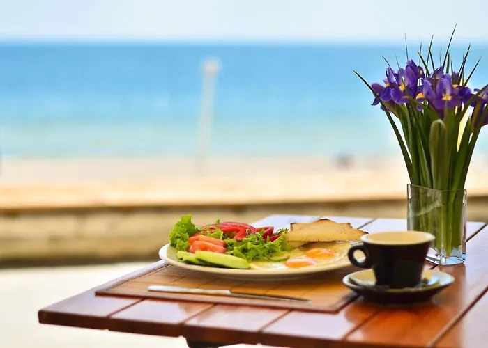 Отель волна